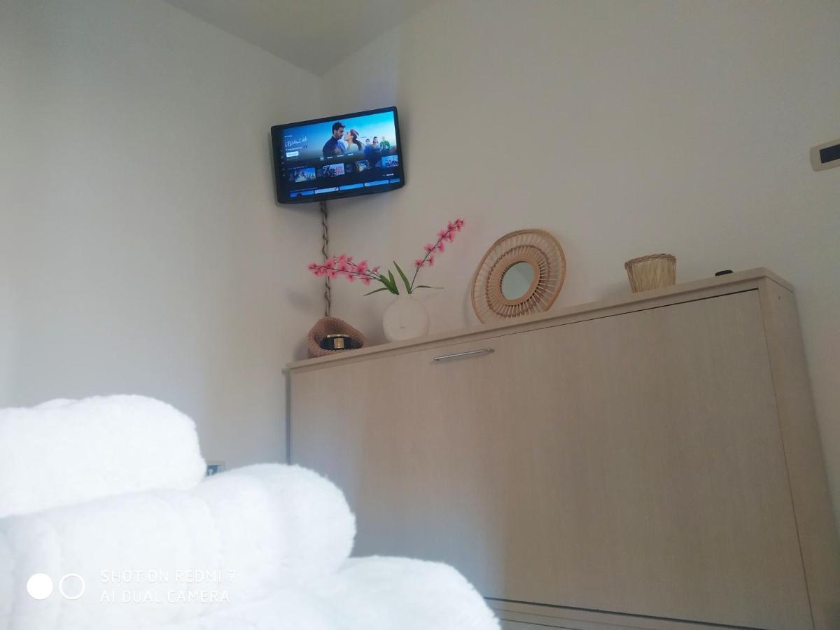 Aurisa Apartment Bari Bagian luar foto