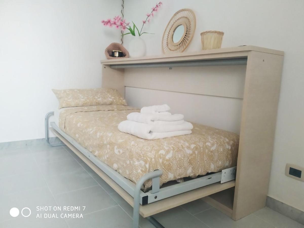 Aurisa Apartment Bari Bagian luar foto