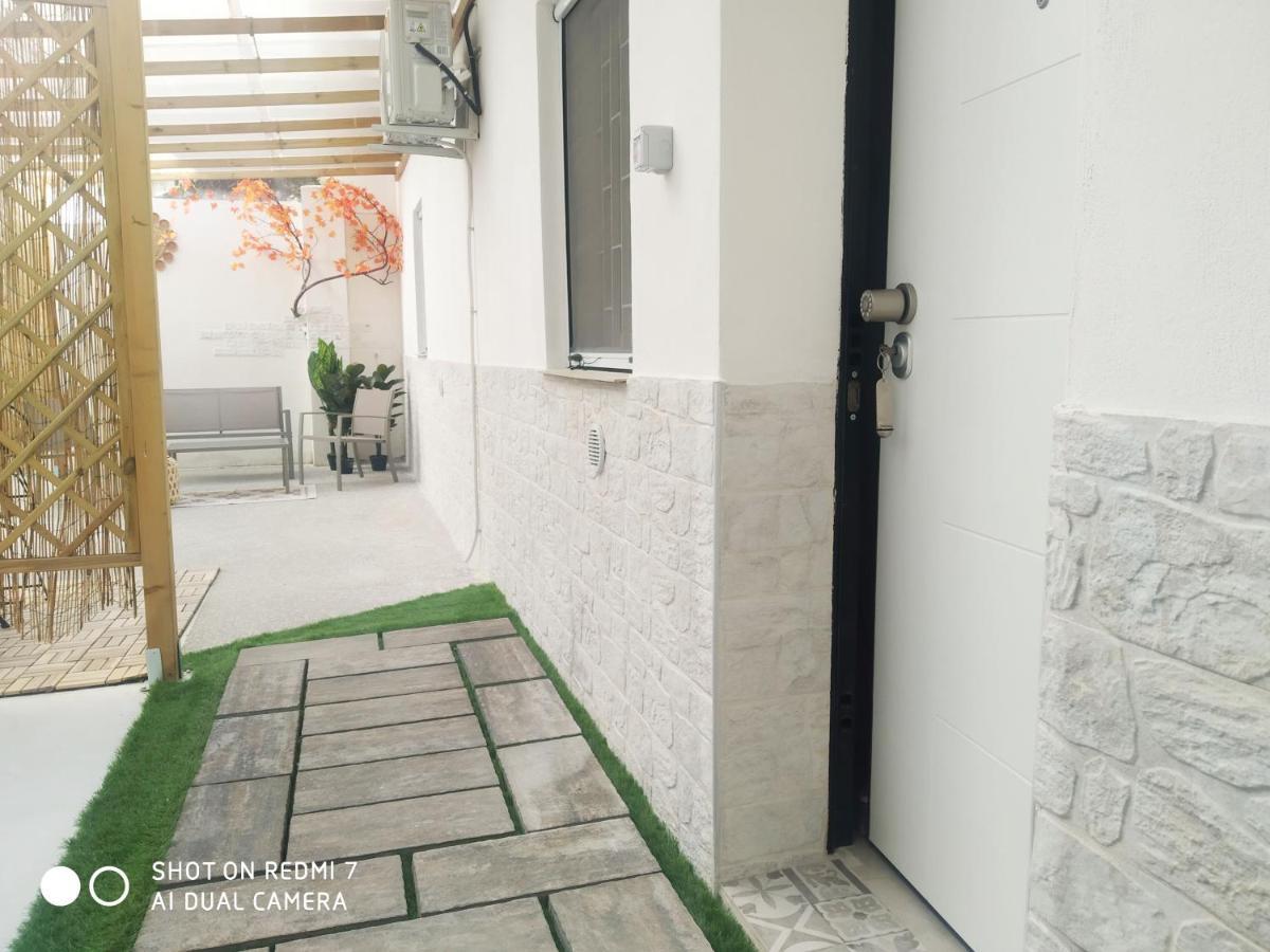 Aurisa Apartment Bari Bagian luar foto